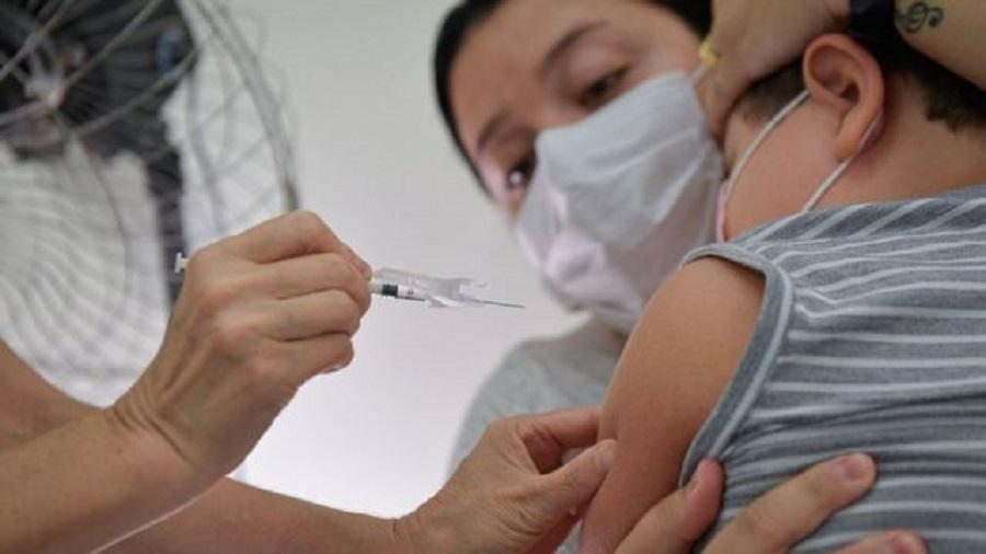 Crianças de 3 e 4 anos podem receber Coronavac, mas algumas localidades reclamam de falta da distribuição da vacina - Getty Images