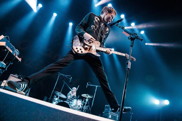 Alex Kapranos durante show do Franz Ferdinand em São Paulo em outubro de 2018