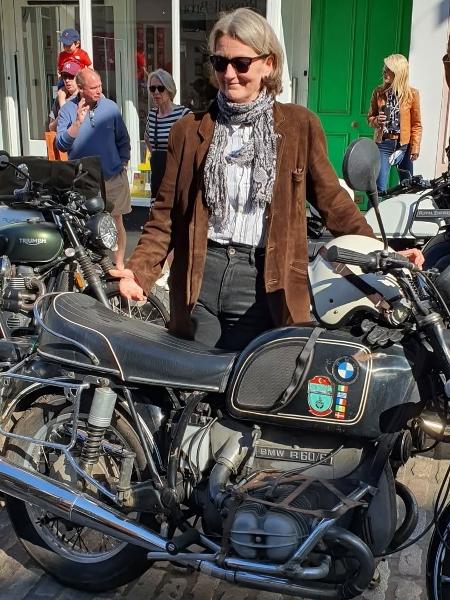 Elspeth Beard e sua BMW R60 GS Elspeth Beard e sua BMW R60 GS