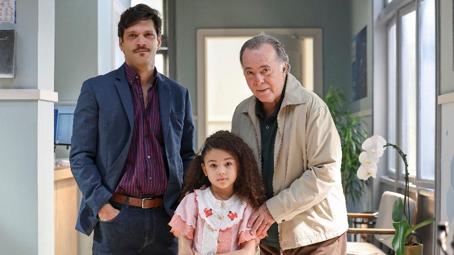 Vanderson (Armando Babaioff), Sofia (Elis Cabral) e Abel (Tony Ramos).