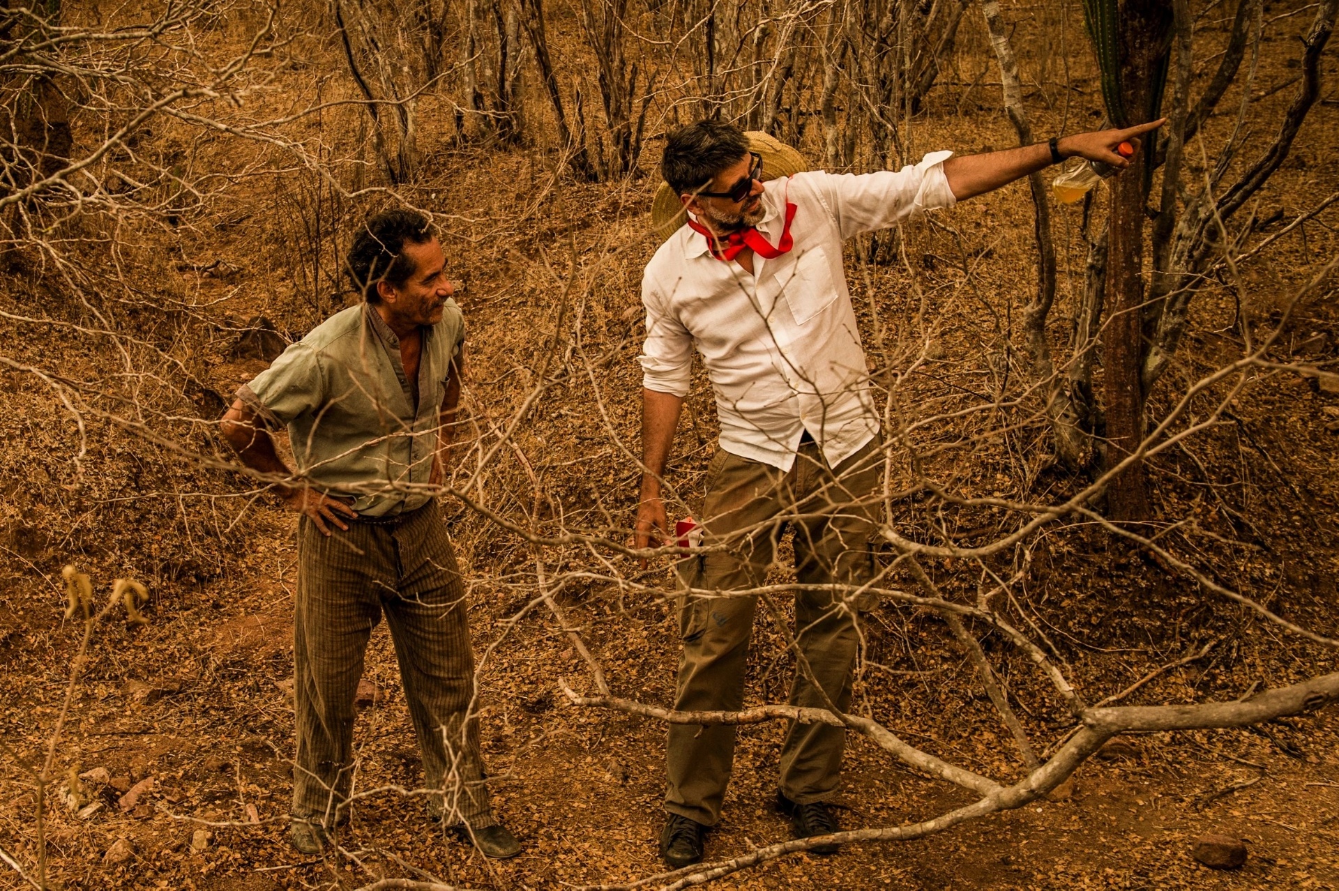Luiz Fernando Carvalho orienta Chico Diaz em gravação de "Velho Chico" no sertão de Alagoas - Caiuá Franco/Divulgação/TV Globo
