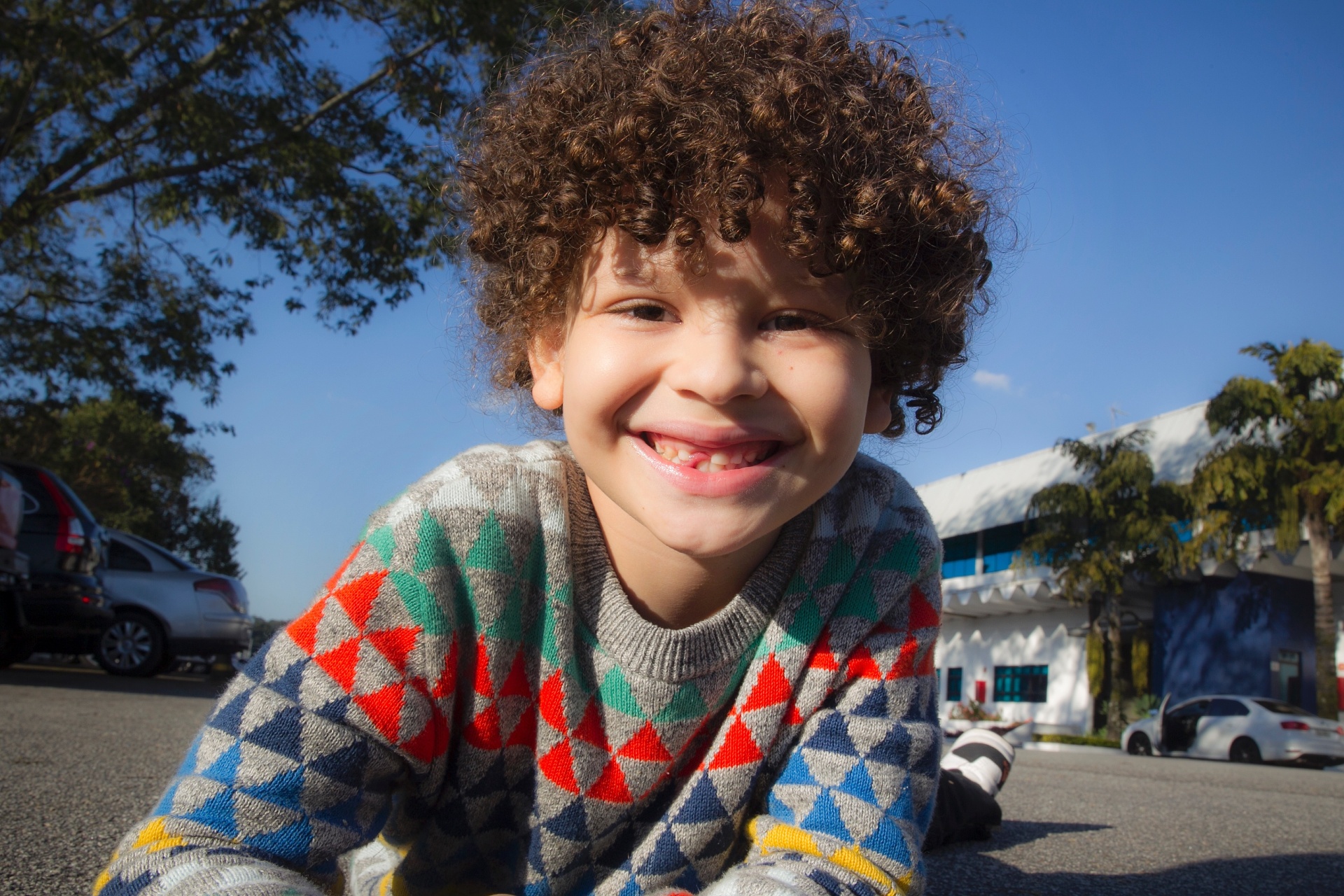 Issac do Vine, 7 anos, semialfabetizado e um livro no currículo - Lucas Lima/UOL