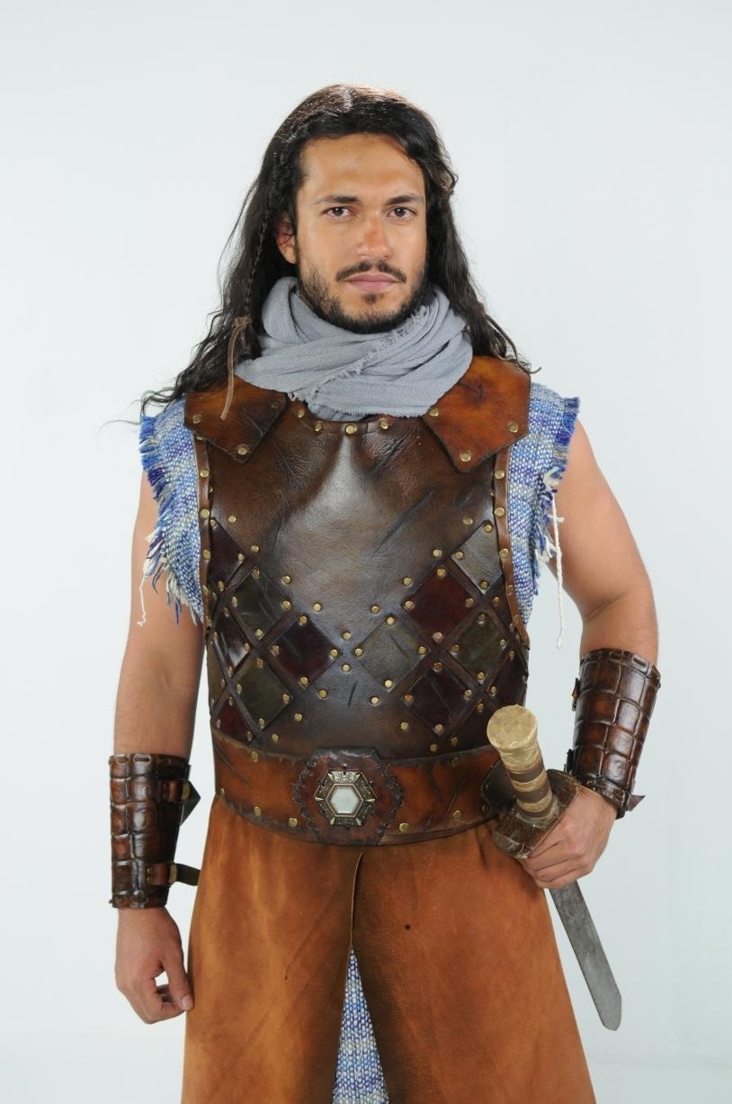 Raphael Vianna interpreta Tobias em "Terra Prometida" - Munir Chatack/Record