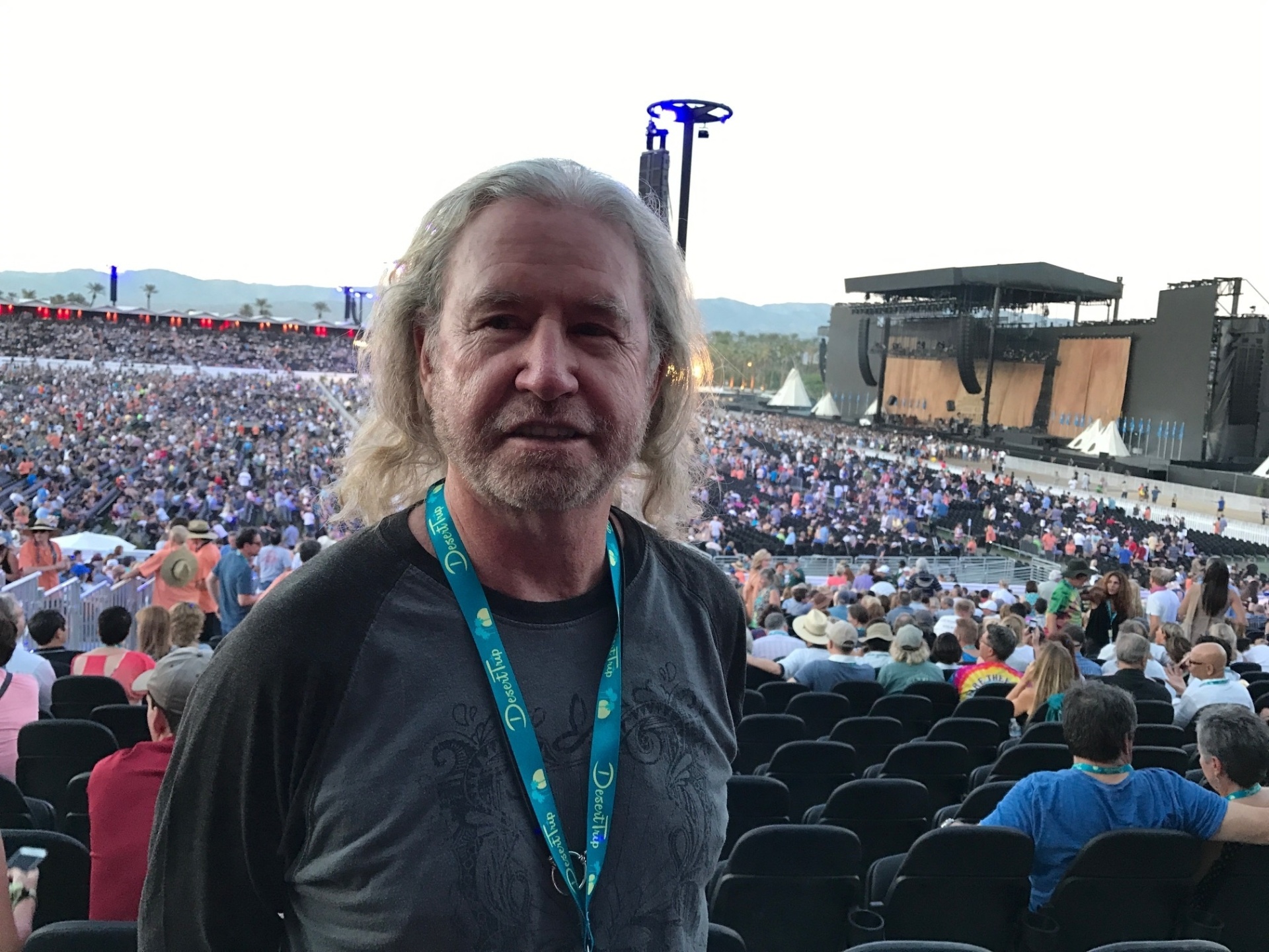 8.out.2016 - O psicoterapeuta Ronald Alexander, 64, esteve no Festival de Woodstock, em 1969, e foi ao Desert Trip, na Califórnia, que reúne as maiores lendas do rock ainda vivas - Felipe Branco Cruz/UOL