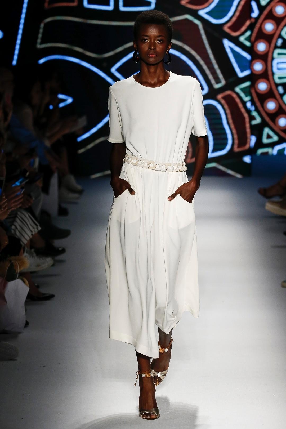 Lilly Sarti desfila coleção na SPFW N42 - Alexandre Schneider/UOL