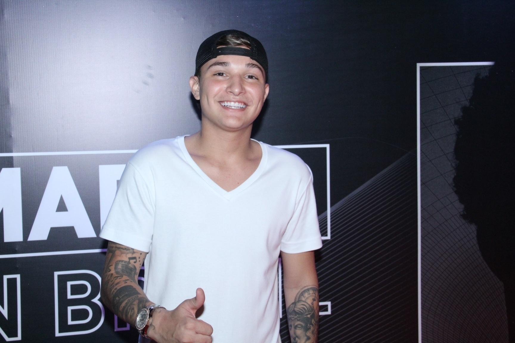 Justin Bieber deu bolo em famosos e não foi no afterparty de uma marca de roupas. MC Gui participa de after party do show de Justin Bieber no Rio de Janeiro - Wallace Barbosa/AgNews