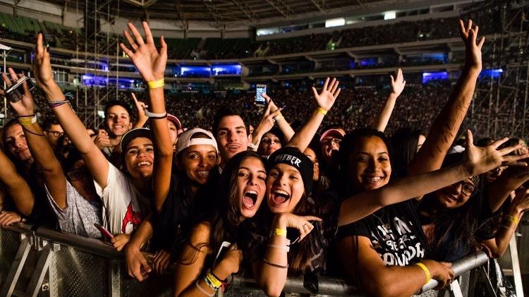 Fãs choram e se emocionam no estádio Allianz Parque, em São Paulo durante o show de Justin Bieber - Mariana Pekin/UOL - Mariana Pekin/UOL