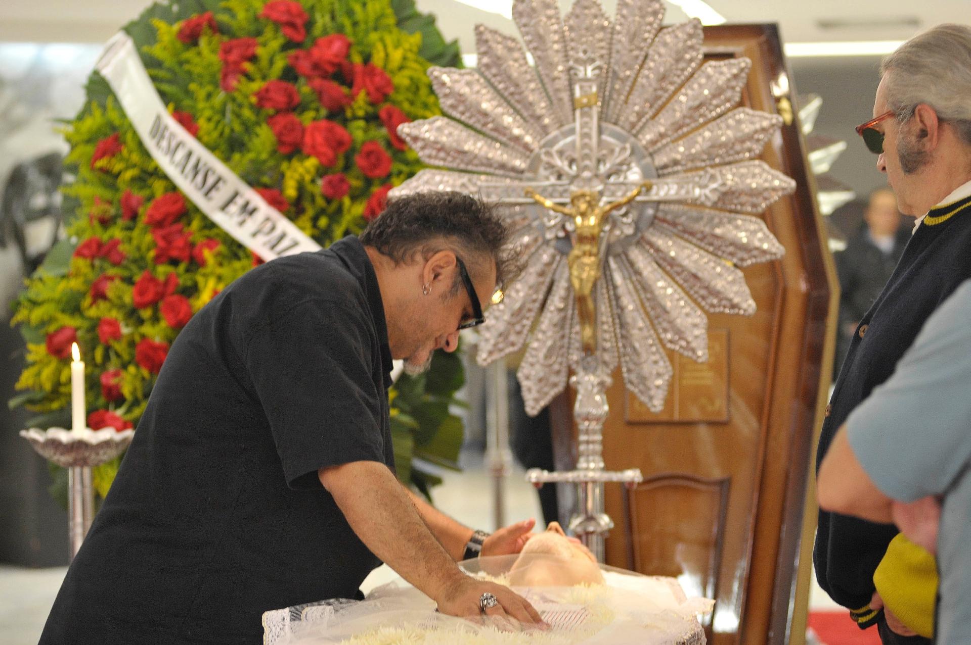 Amigos e familiares comparecem ao velório de Kid Vinil na Assembleia Legislativa de Sao Paulo - Reinaldo Canato/UOL
