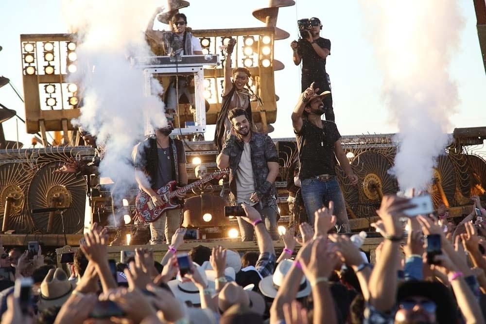 Luan Santana participa da gravação de DVD de Fernando e Sorocaba, em comemoração aos 10 de carreira da dupla, em plantação de milho em Holambra - Cláudio Augusto/Brazil News