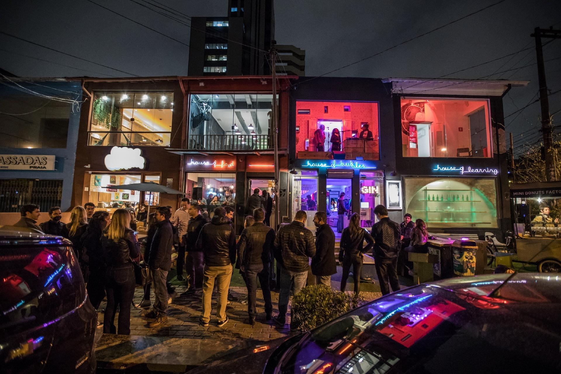 Público na primeira edição da Taste Friday, em Pinheiros - Simon Plestenjak / UOL