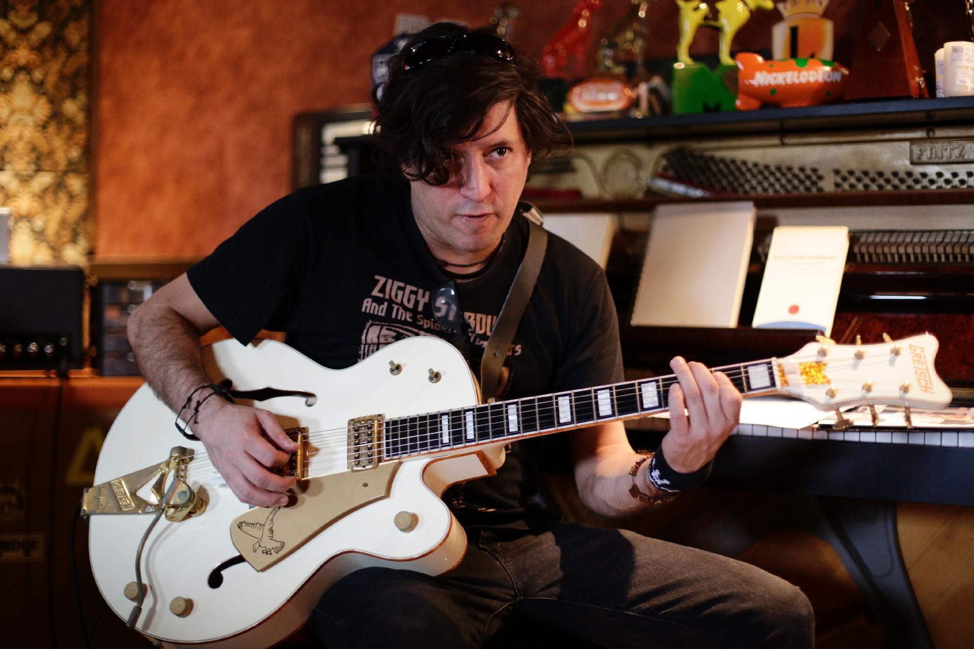 Yves Passarell, guitarrista do Capital Inicial, durante a gravação do 14º álbum de inéditas da banda, "Sonora" - Bruno Trindade/b+ca