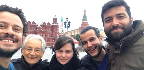 Fernando Gabeira com sua equipe - Divulgação - Divulgação