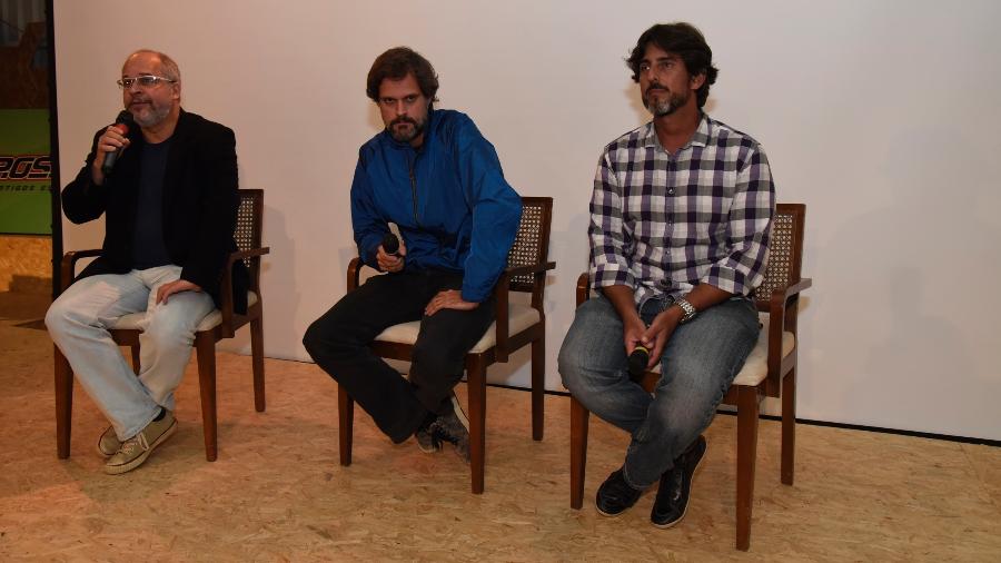 Emanuel Jacobina, ao lado dos diretores Leonardo Nogueira e Adriano Melo, em um encontro na Globo - Cesar Alves/Globo