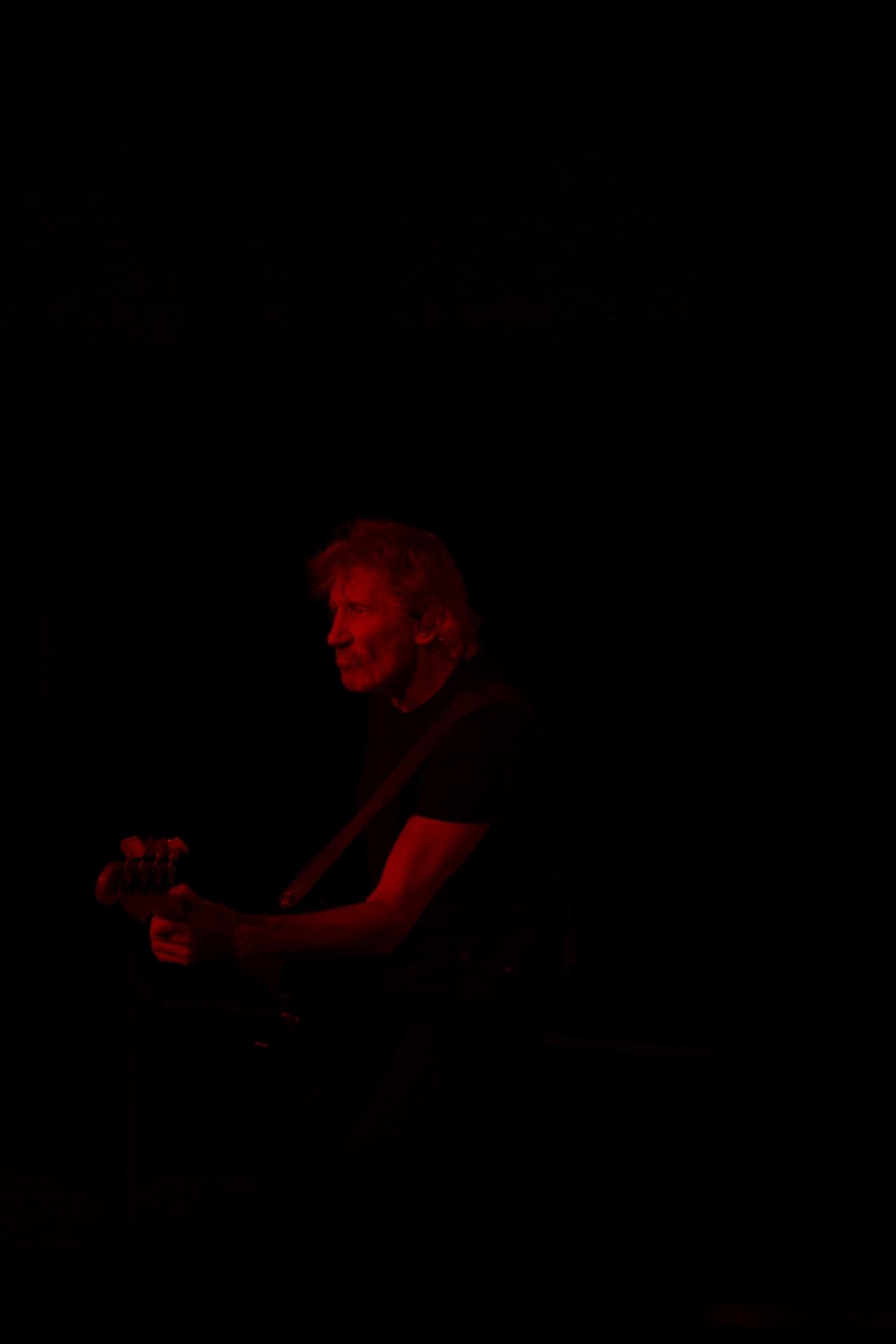 Com menos teor político, Waters encerrou a turnê brasileira com um show mais curto, sem "Mother", por causa da chuva - Leo Caobelli/UOL