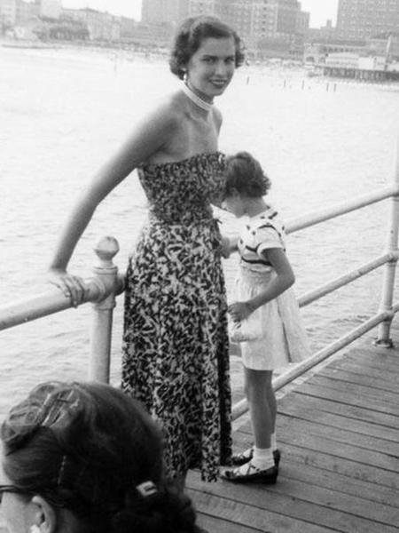Edith Eger teve de dançar para Josef Mengele, o 'Anjo da Morte', perdeu os pais mas sobreviveu a campos de concentração; nos EUA, se formou em psicologia - Arquivo Pessoal via BBC - Arquivo Pessoal via BBC