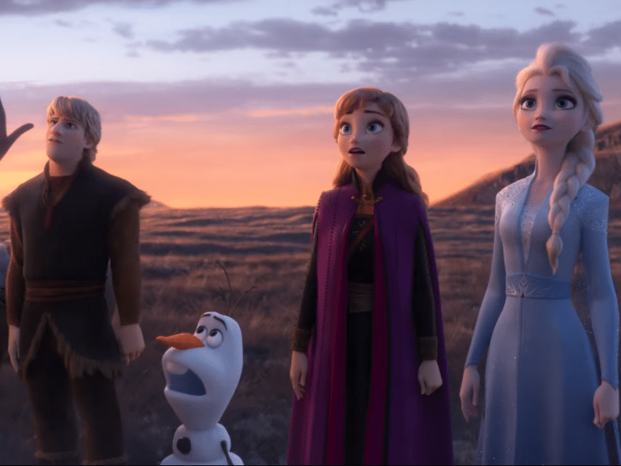 Vestido infantil Frozen 2 com Elsa e Anna na floresta