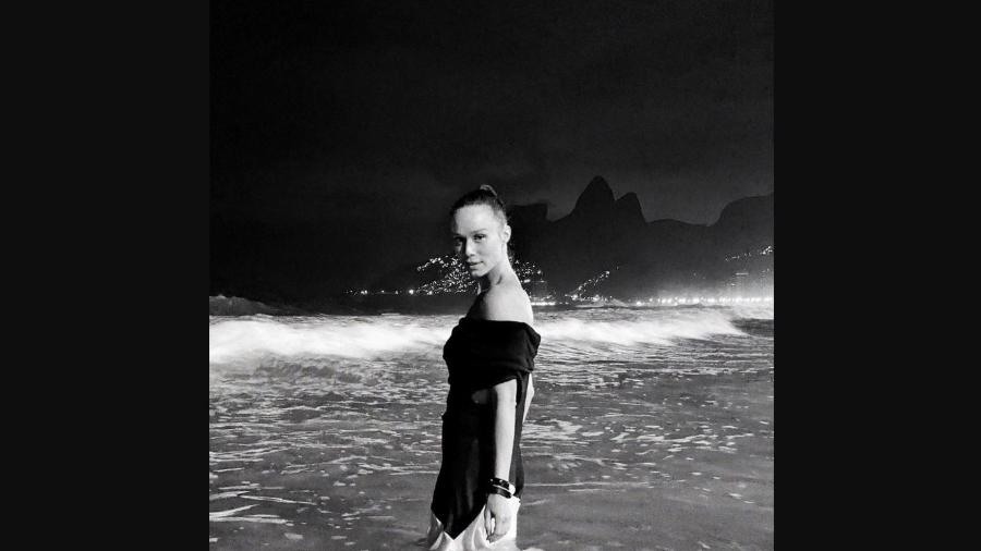 Mariana Ximenes mergulha de madrugada em praia no Rio - Reprodução/Instagram