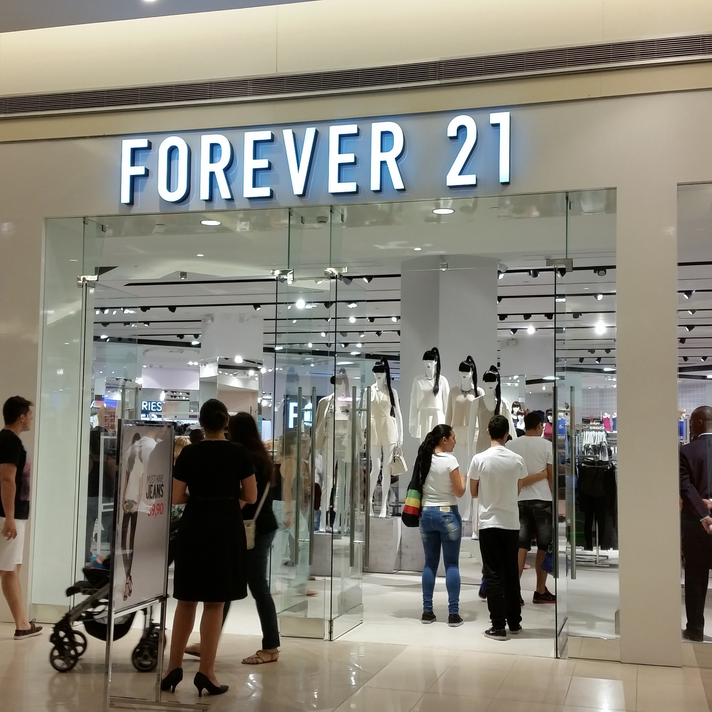 Forever 21 fecha única loja da marca em Curitiba - Curitiba Cult