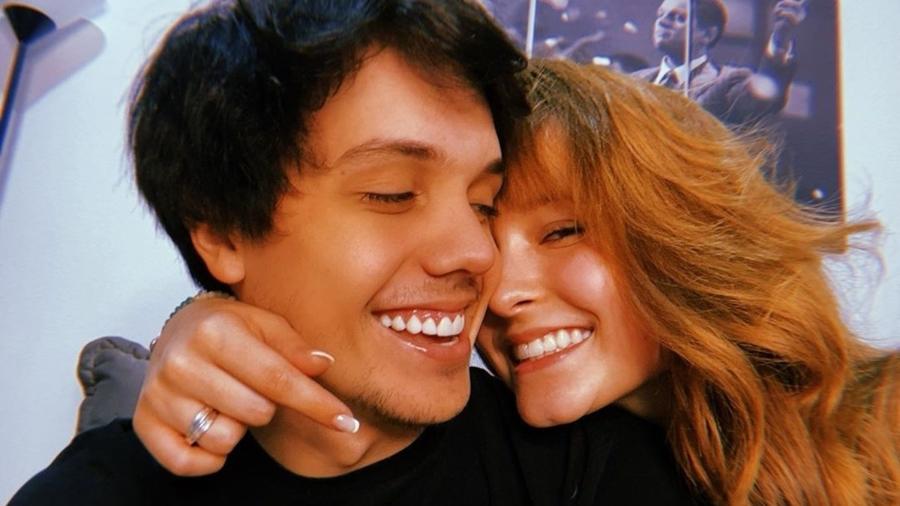 Larissa Manoela posa ao lado do namorado, Leonardo Cidade; casal está junto há três anos - Reprodução/Instagram
