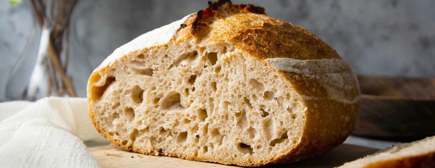 Pão de fermentação natural exige paciência para ser feito em casa, mas vale a pena pelo sabor e textura únicos - Getty Images/iStockphoto