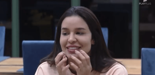 Kerline diz que não vai se podar nas festas: 'Se tiver a fim, vou beijar' - Vimarsana News