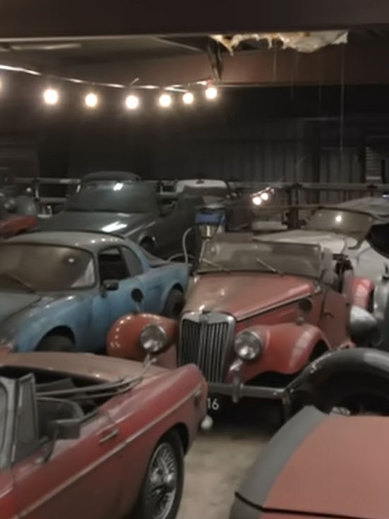 Garagem secreta com mais de 100 carros vem à tona depois da morte do dono