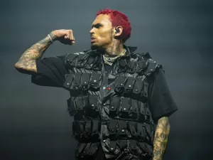 Agressões e processos: violência de Chris Brown contra mulheres divide fãs