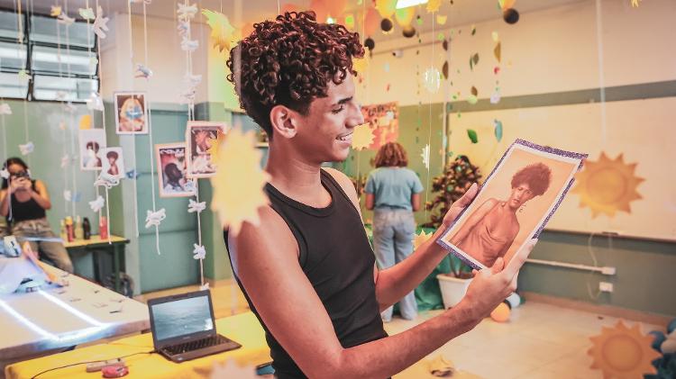 Marcos Antonio Alves, estudante de 18 anos, cria exposição em homenagem a Liniker