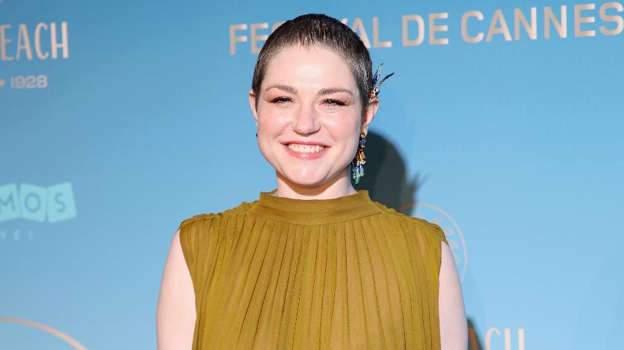 A atriz Emilie Dequenne venceu o prêmio de melhor atriz no Festival de Cannes em 1999 A atriz Emilie Dequenne venceu o prêmio de melhor atriz no Festival de Cannes em 1999