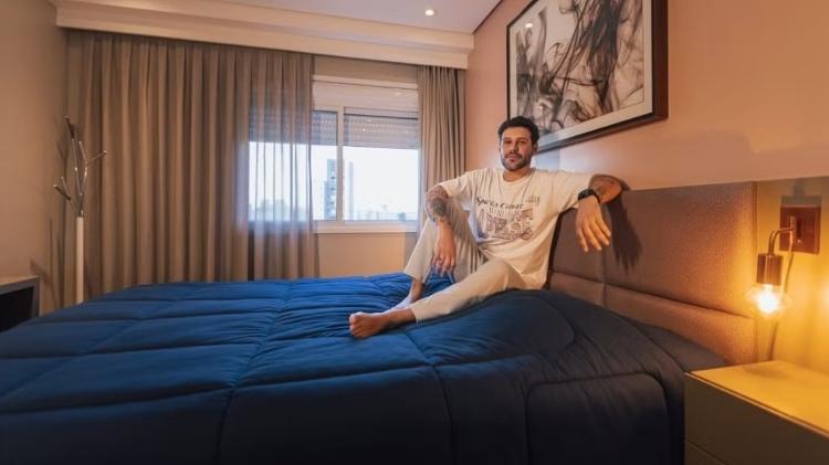 Rodrigo Mussi mostra quarto de novo apartamento Rodrigo Mussi mostra quarto de novo apartamento