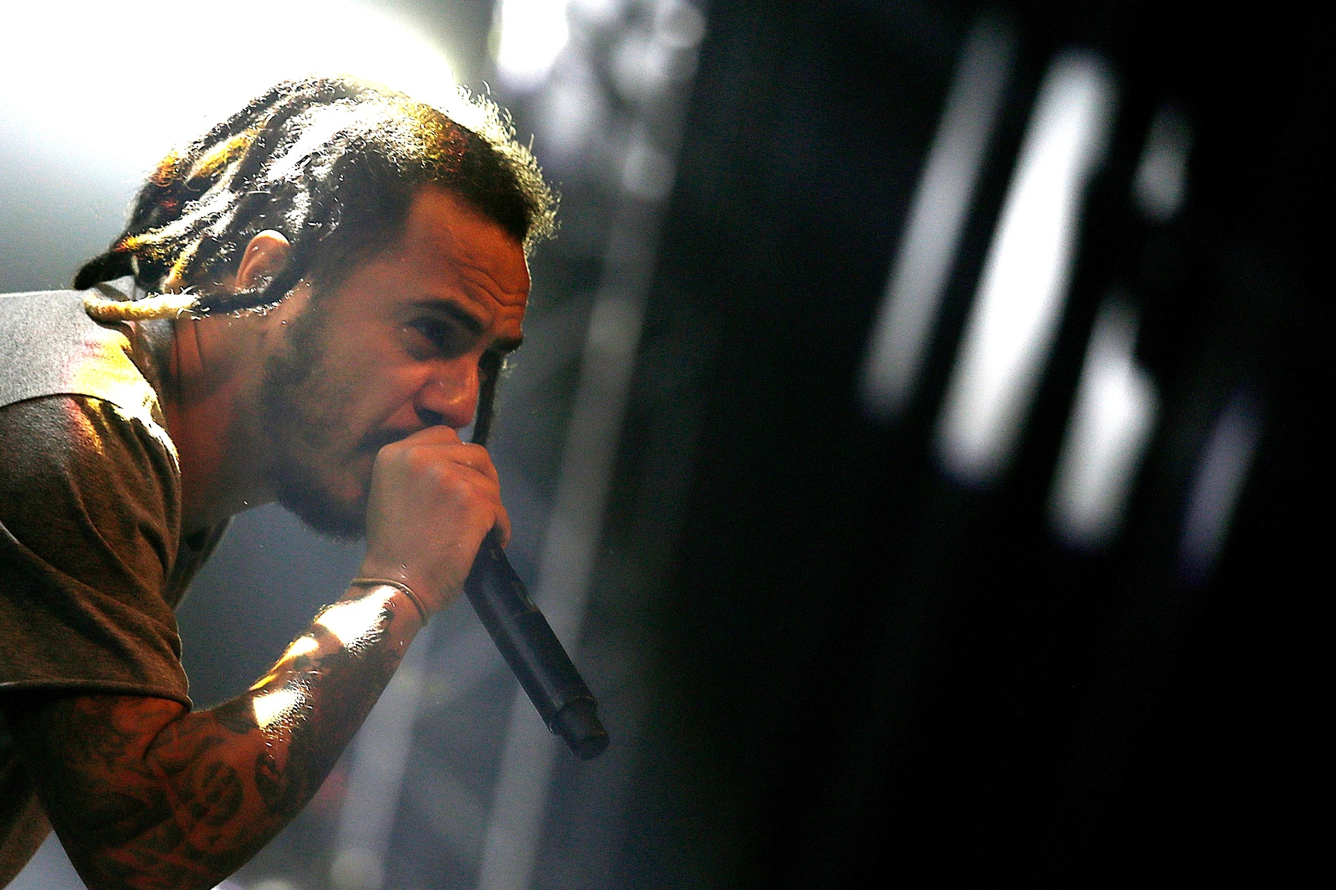 3.dez.2015 -Formado por Marcelo D2, BNegão, Rafael Crespo, Pedrinho e Formigão, o grupo cantou sucessos como "Mantenha O Respeito", "Contexto", "A Culpa É De Quem?", "Zerovinteum", "Queimando Tudo" e "Legalize Já" - Flávio Florido /UOL