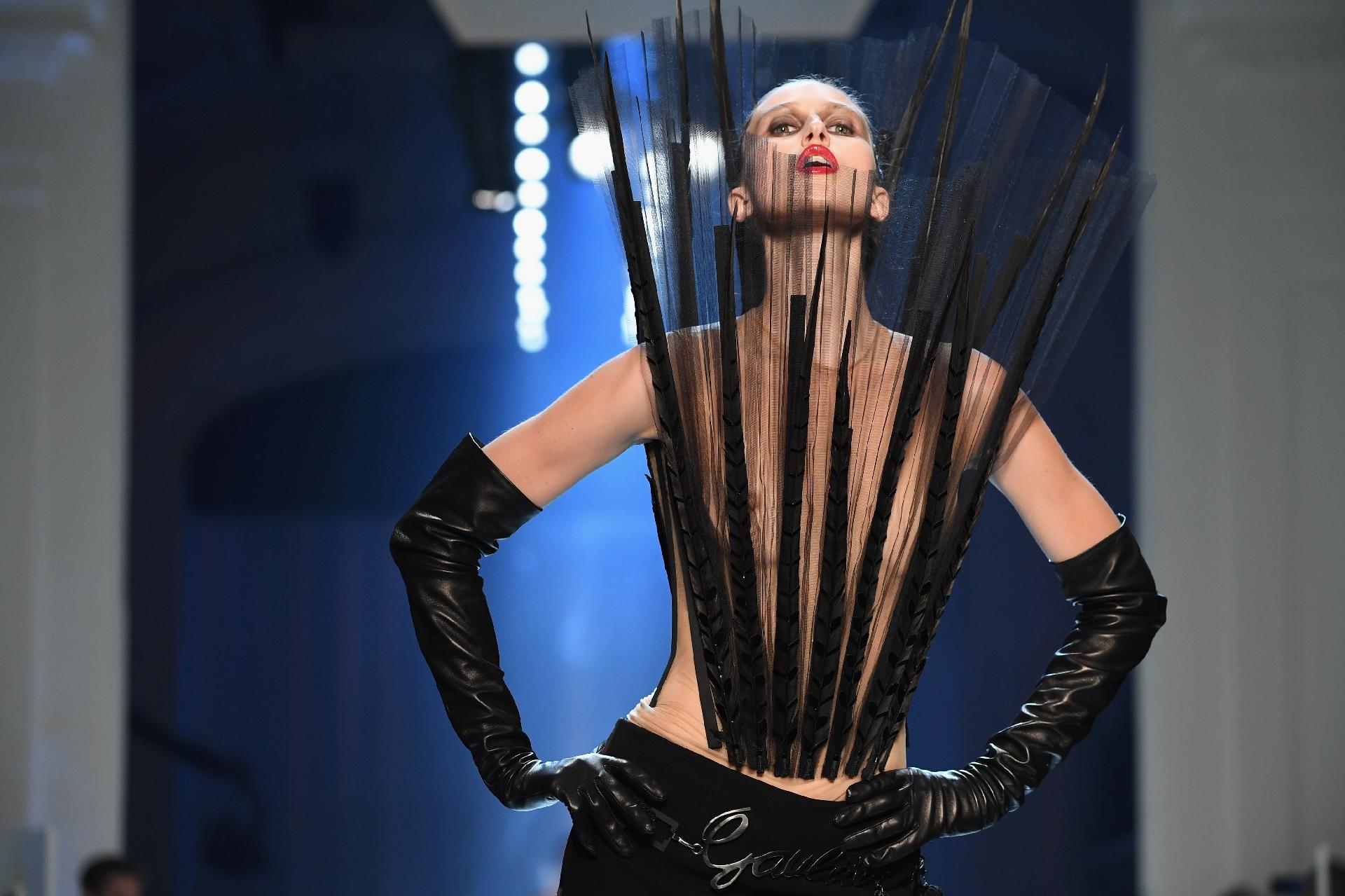 O desfile de outono inverno 2018/2019 de Jean-Paul Gaultier na Semana de Alta-Costura de Paris em 4 de julho - Getty Images