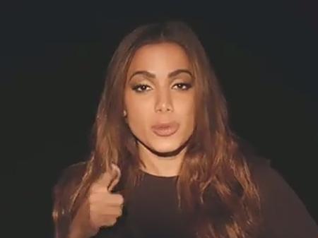 Anitta em vídeo sobre beijos - Reprodução