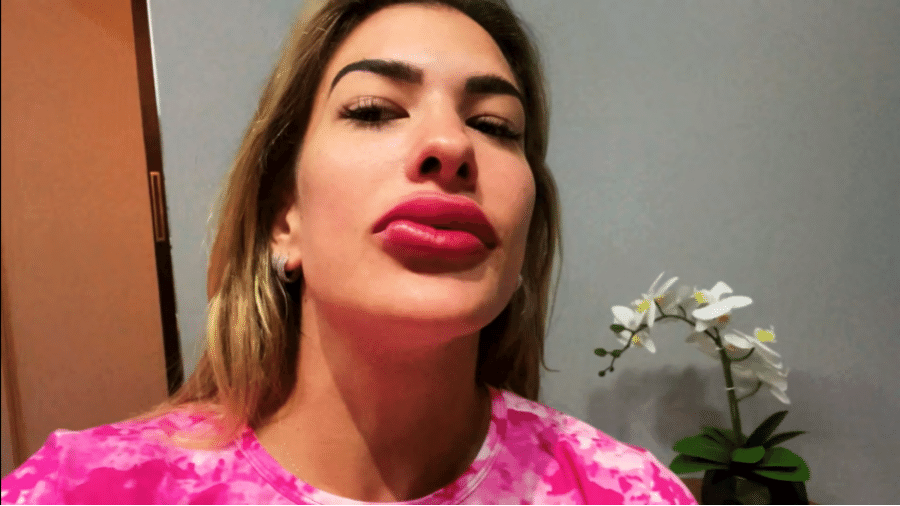 Lore Improta mostrou boca inchada e "trollou" o namorado, Léo Santana - Reprodução/Youtube