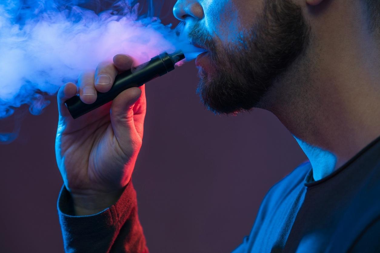 Cigarro eletrônico: OMS pede proibição de vapes com sabor