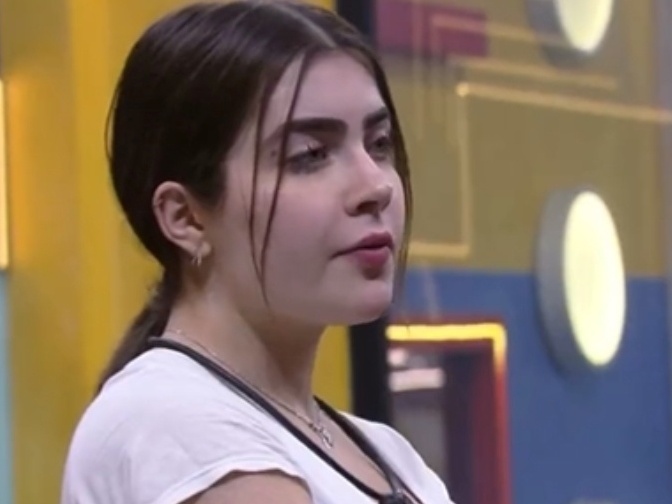 Jade planeja atender ao próximo big fone: 'F*da-se. Vim aqui pra isso'