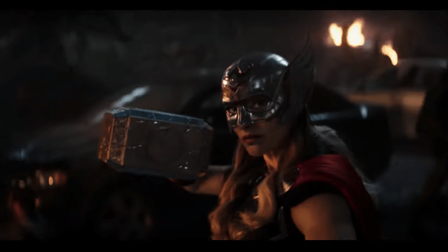 Natalie Portman como Poderosa Thor em "Thor: Amor e Trovão" - Reprodução/YouTube