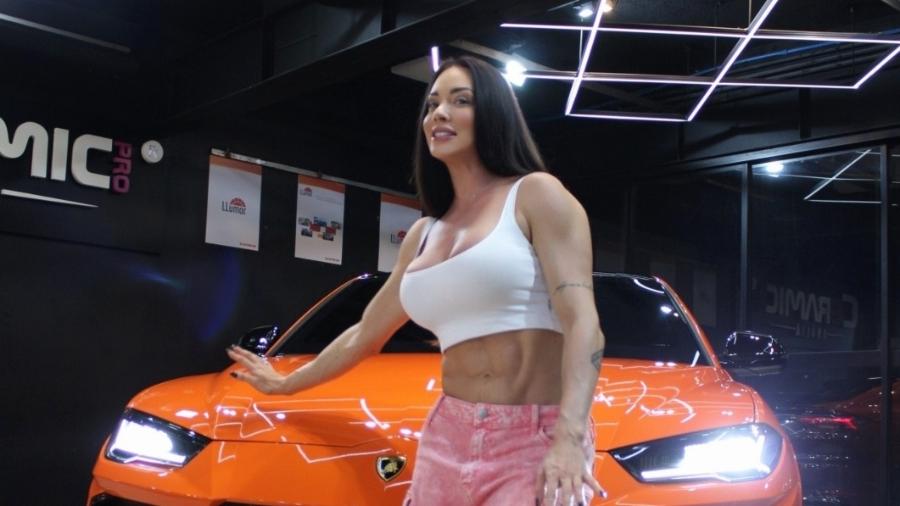 Juju Salimeni faz mudança em Lamborghini luxuosa