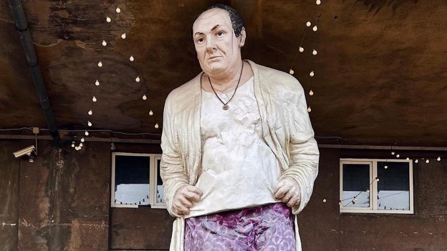 Estátua gigante de Tony Soprano