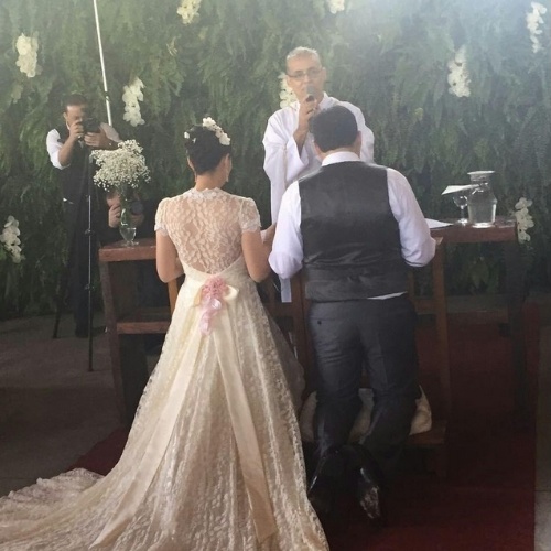 9.ago.2015 - "Oficialmente casada!", comemora a chinesa, ao publicar uma foto da cerimônia
