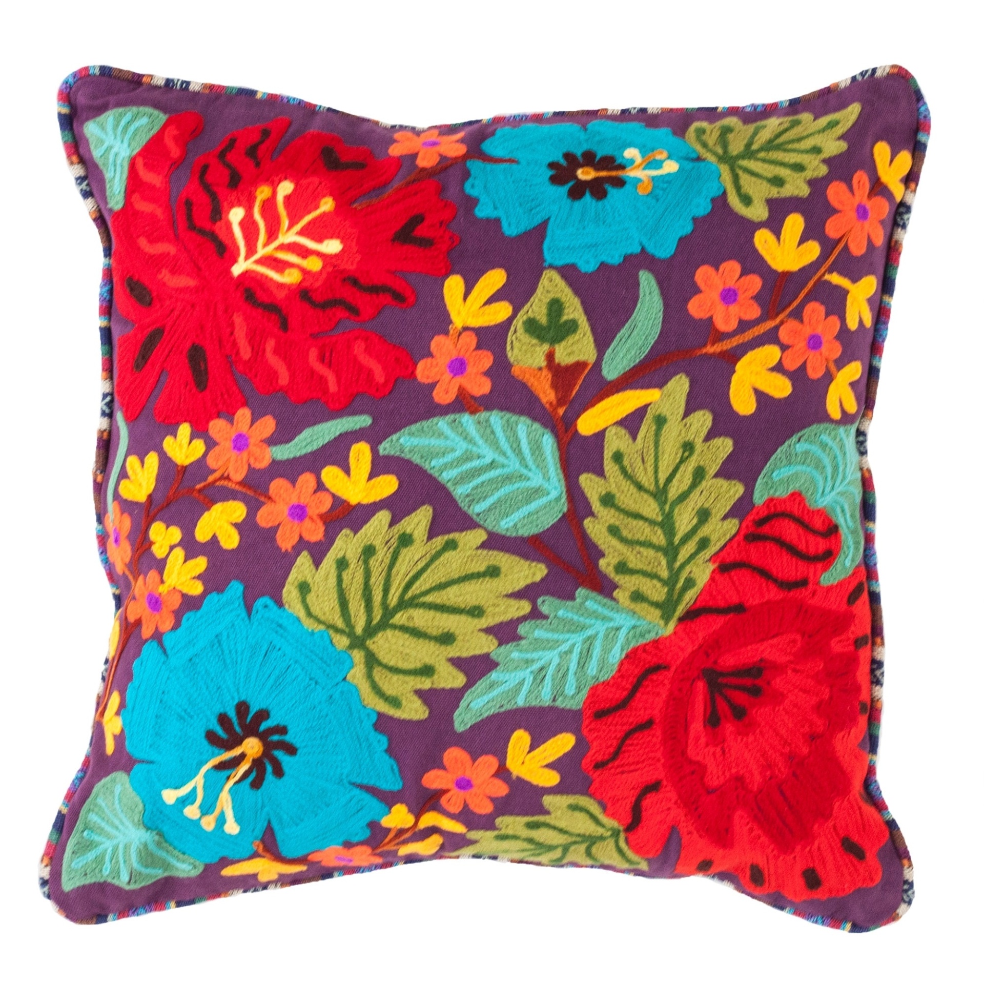 A almofada Al Imperial (45 cm x 45 cm) é feita de algodão com estampas bordadas. O produto sai por R$ 149 na Interiore Design (www.interioredesign.com.br) - Divulgação