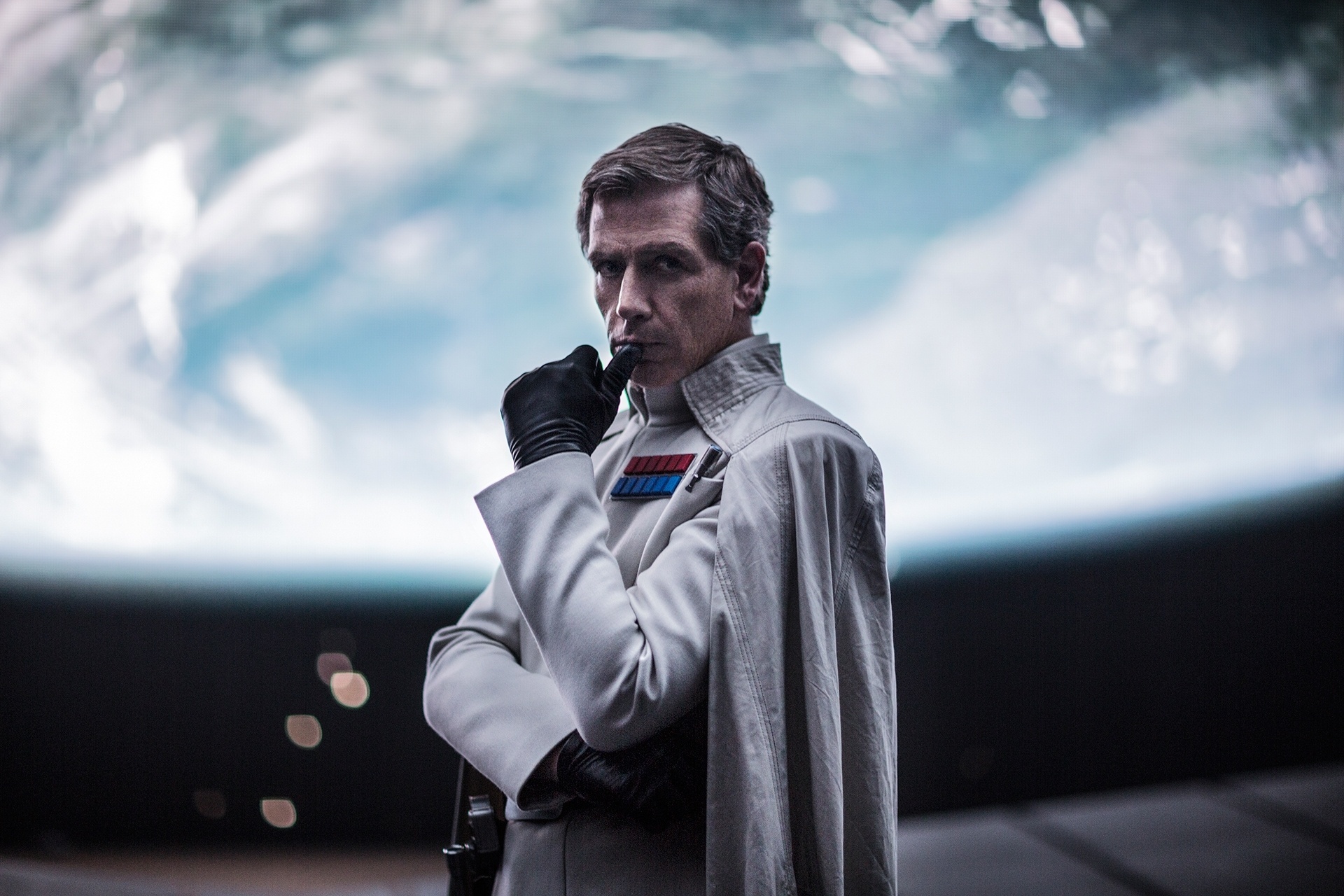 O ator Ben Mendelsohn, como Orson Krennic, em "Rogue One" - Divulgação/Disney