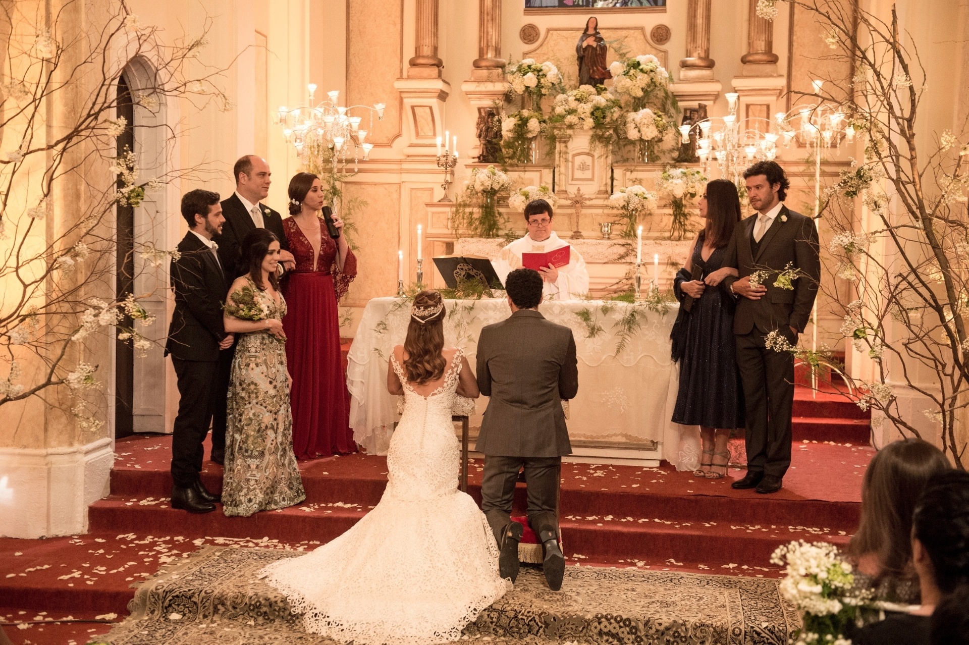 Tancinha exigirá que o casamento com Beto se consume para que não perca a guarda provisória dos irmãos Carol (Bruna Griphao), Nicolas (Henry Fiuka) e Bia (Melissa Nóbrega). A cena de "Haja Coração" irá ao ar na próxima segunda-feira (31) - João Cotta/TV Globo