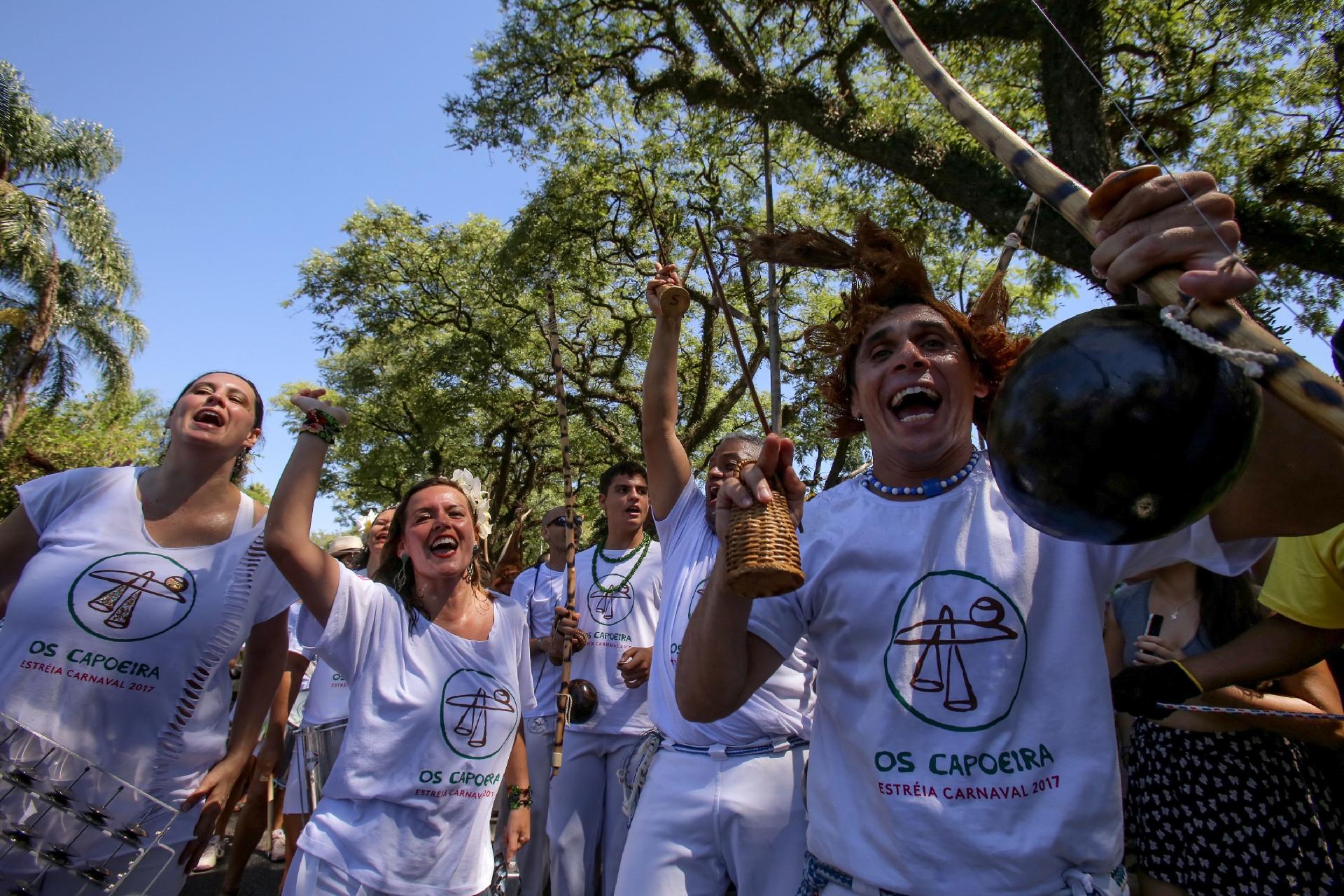 Bloco Os Capoeira, no Ibirapuera, faz homenagem à cultura afro-brasileira - Amanda Perobelli/Estadão Conteúdo