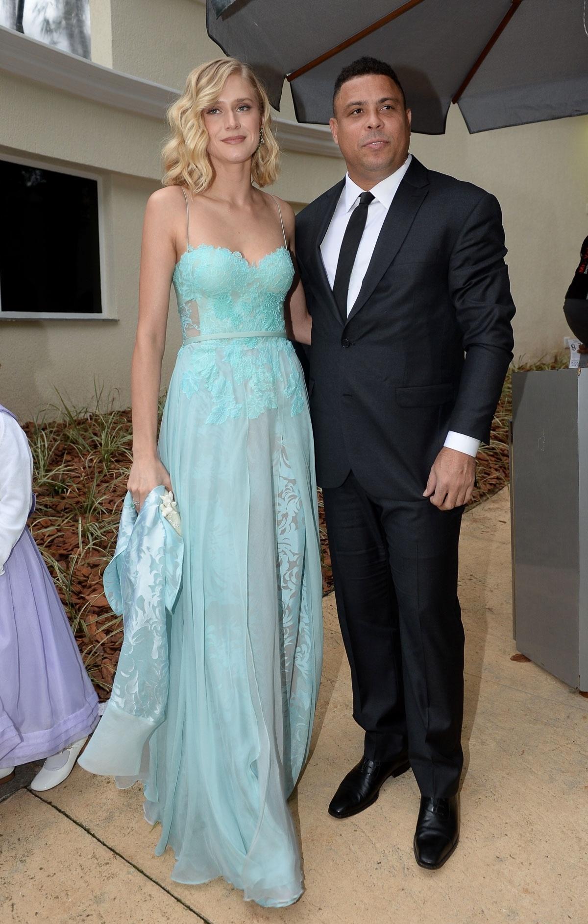 Celine Locks e Ronaldo chegam para o  casamento de Patr´cia Abravanel e Fávio Faria - Thiago Duran/AgNews