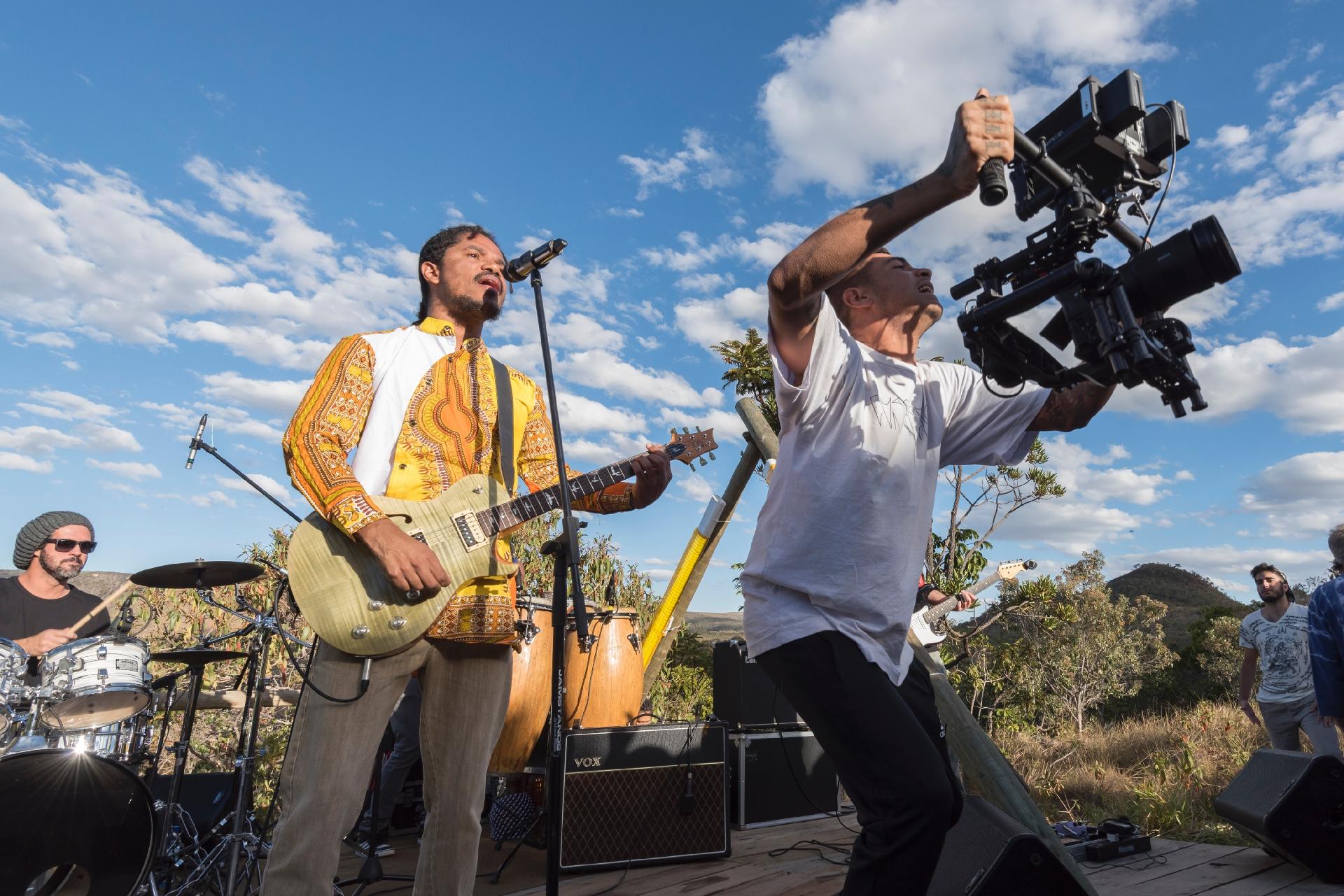 Natiruts durante gravação do videoclipe "Na Positiva" na Chapada dos Veadeiros, em Goiás - André Dib