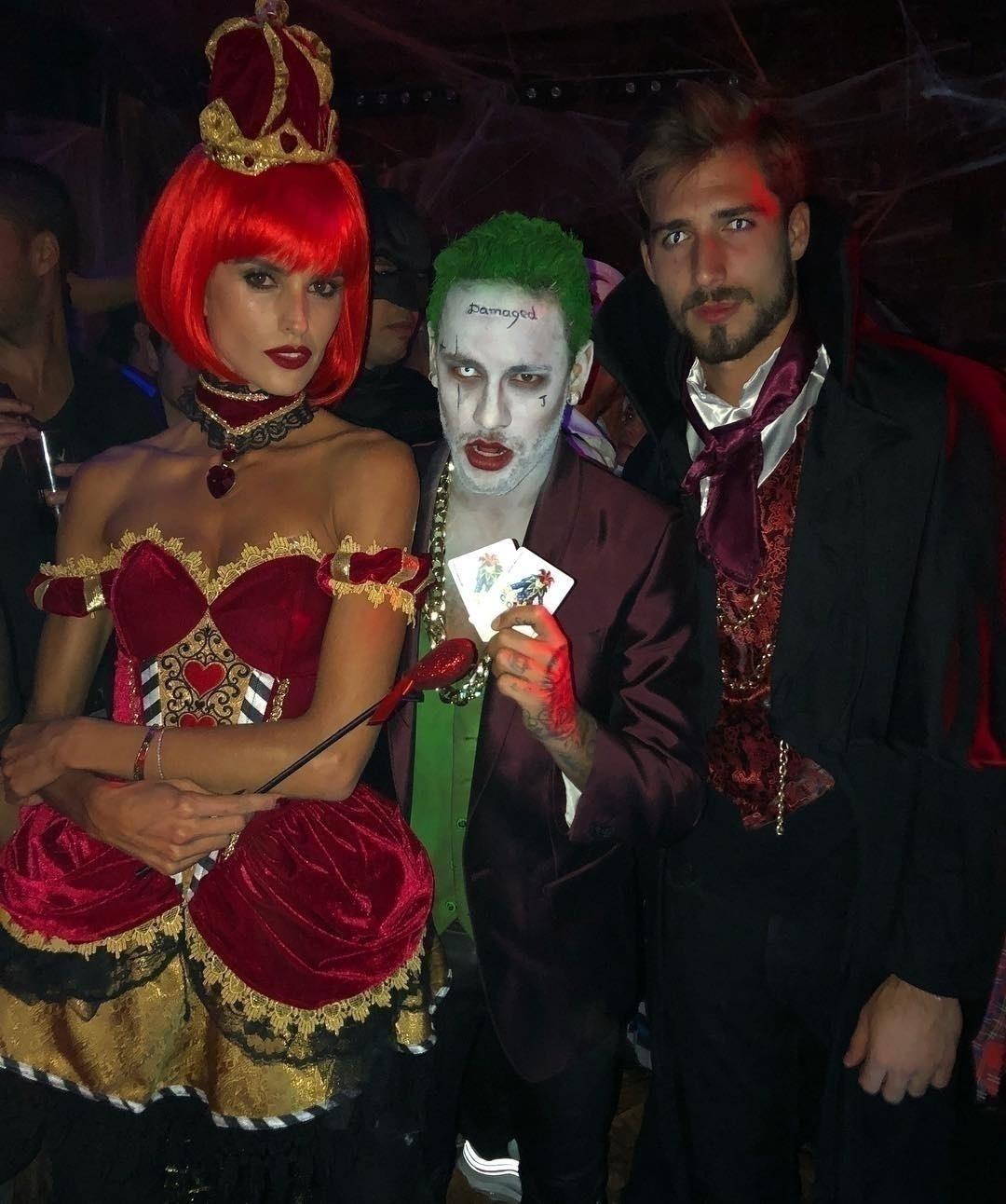 A top brasileira Izabel Goulart, namorada do goleiro do PSG Kevin Trapp posa com Neymar em festa de Halloween - Reprodução/Instagram/neymarjr
