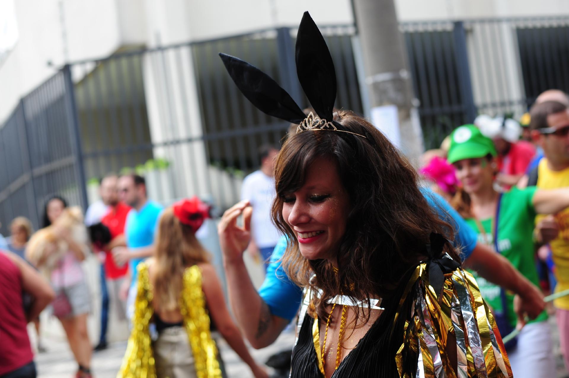Bloco Te Amo, Mas Só Como Amigo desfila pelas ruas de Pinheiros na tarde deste sábado (17) - Junior Lago/UOL