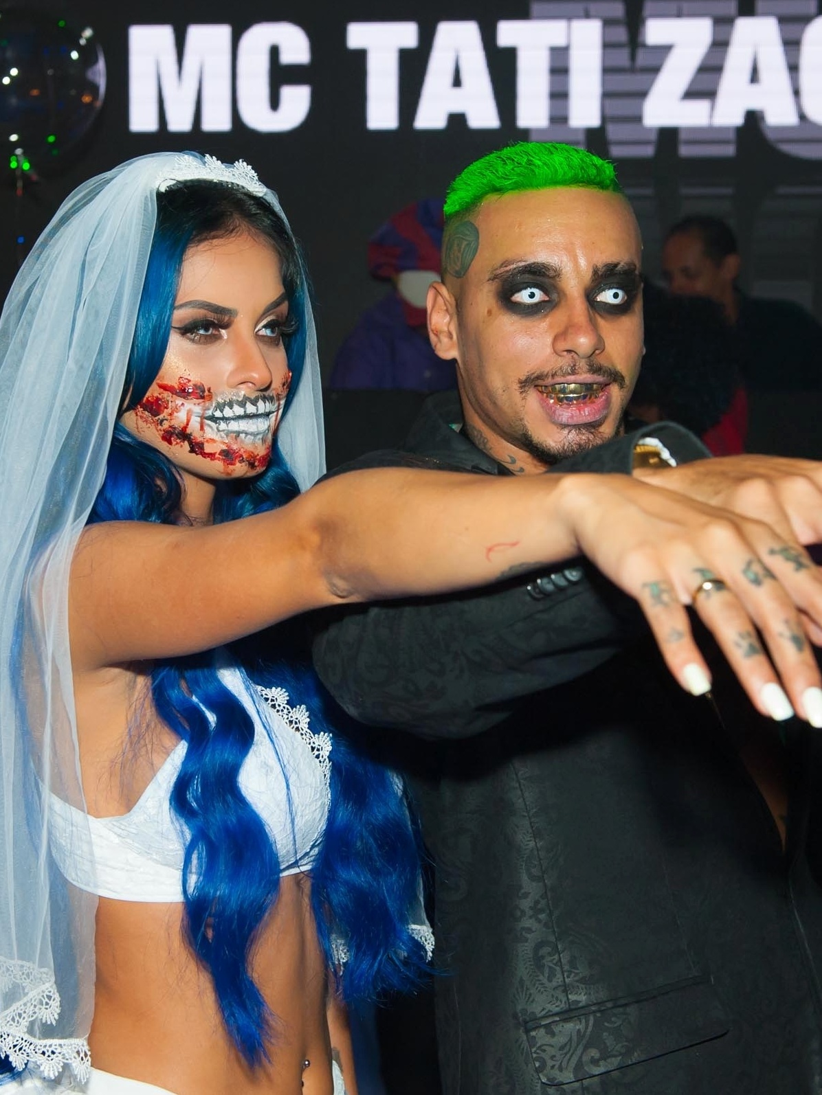 Tati Zaqui faz aniversário com festa de terror e é pedida em casamento -  19/02/2018 - UOL TV e Famosos