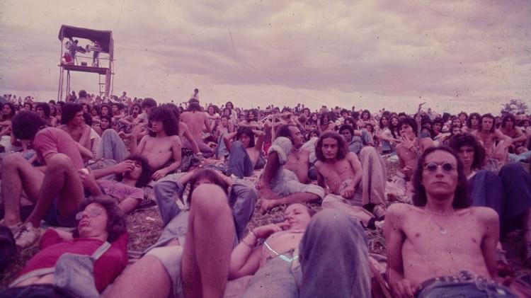 Público se reúne na primeira edição do Festival de Águas Claras - Reprodução - Reprodução